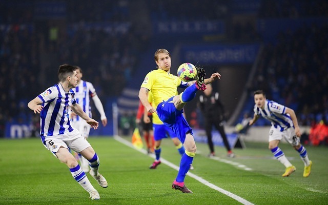 格拉纳达签下前锋破纪录,西甲升班马目光渐明 格拉纳达签下前锋破纪录,西甲升班马目光渐明