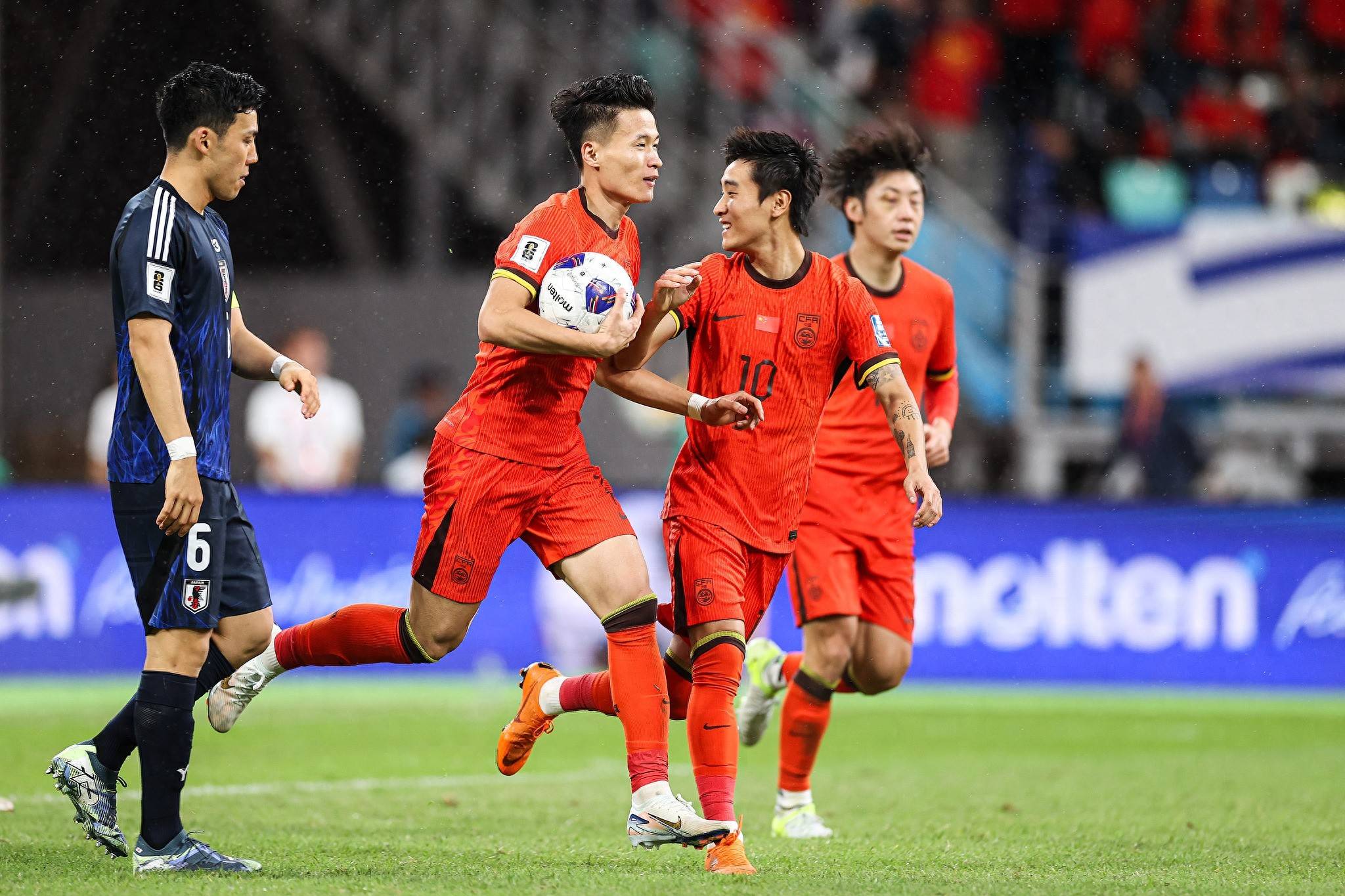 中国足球联赛最新动向:球队士气高昂,斩获胜利的简单介绍 中国足球联赛最新动向:球队士气高昂,斩获胜利的简单介绍